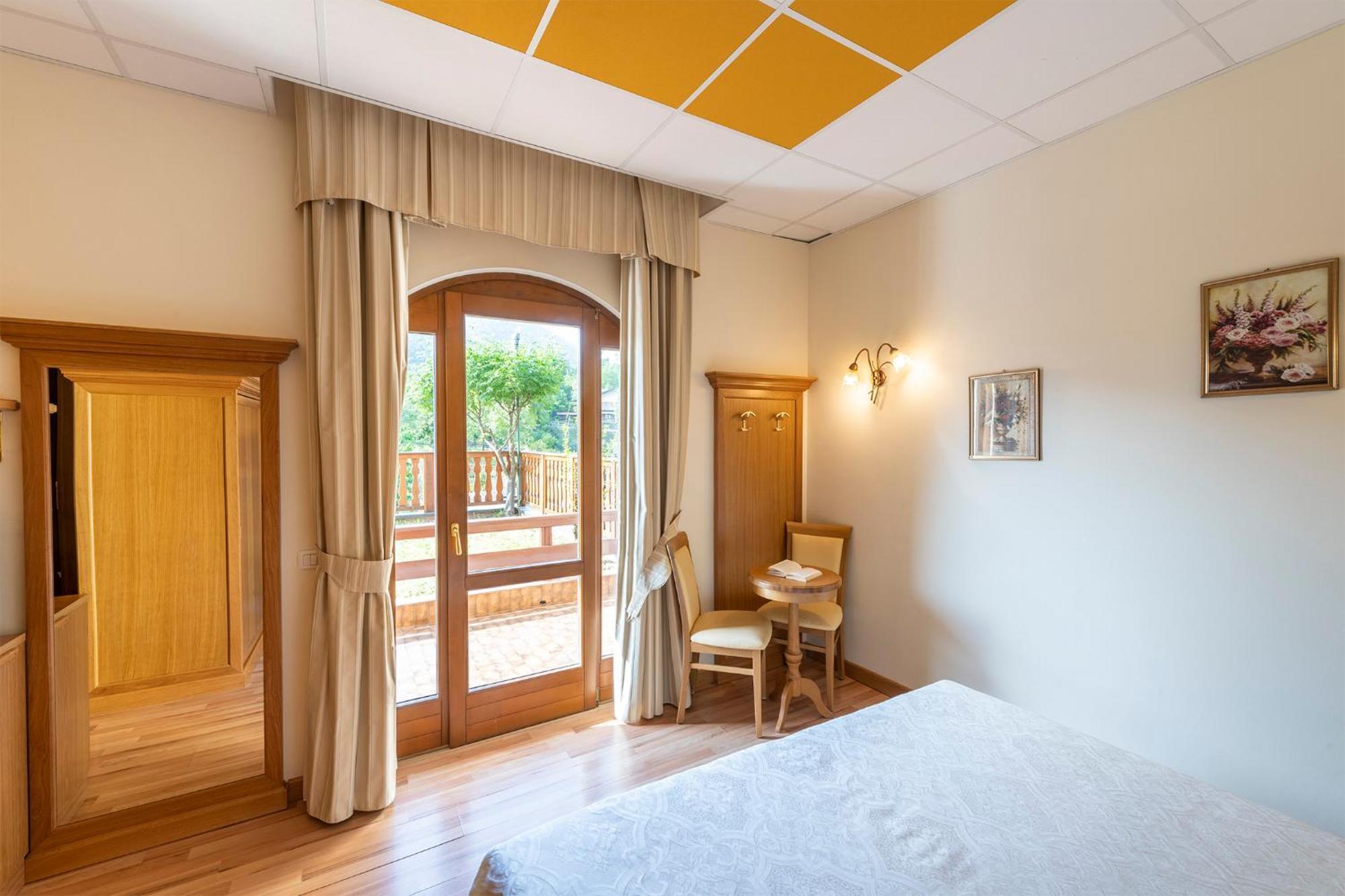 Hotel Pineta Campi Tremosine Стая снимка
